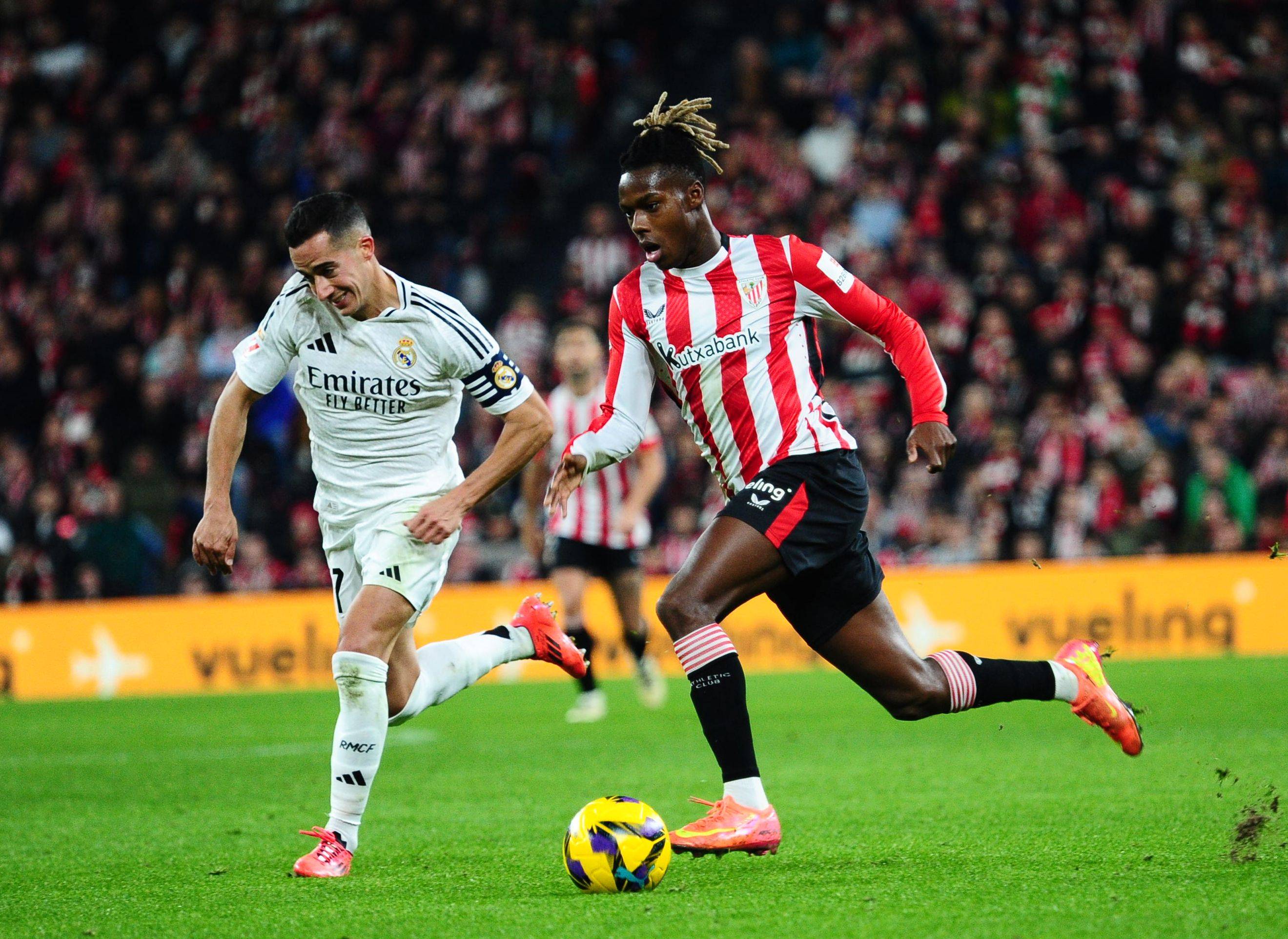 组图：CBA俱乐部杯广厦击败天津 塔克飞身暴扣