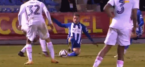 再遭失利，内马尔不满自己被换下并直接返回更衣室