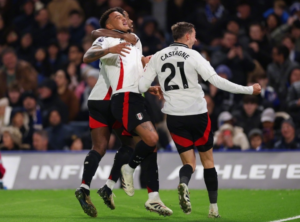 文胖：湖人被收购后，巴斯家族的每个子女都获得了9亿多美元